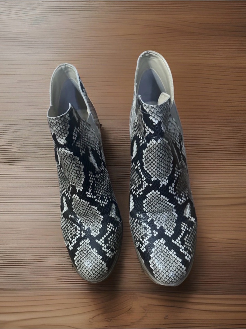 Vince Camuto Snake Print Ankle Boots Stacked Heel Sz 8.5